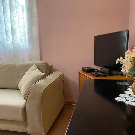 Comfy One-bedroom Flat In Golem, 1br, 2 Sofas غوليم
