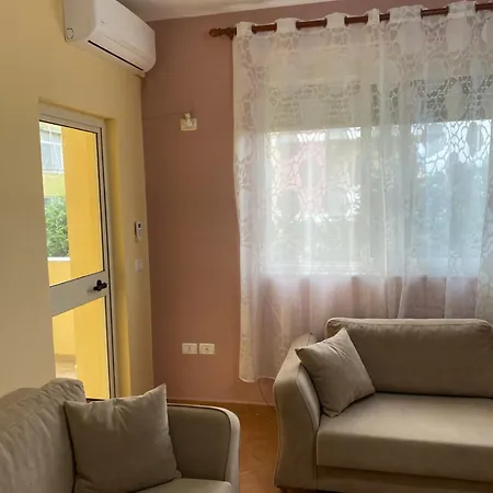 Appartement Comfy One-bedroom Flat In Golem, 1br, 2 Sofas