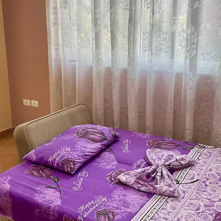 شقة Comfy One-bedroom Flat In Golem, 1br, 2 Sofas