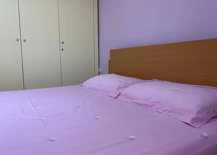 Comfy One-bedroom Flat In Golem, 1br, 2 Sofas 格勒姆