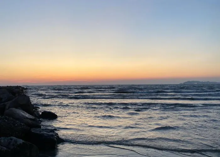 Comfy One-bedroom Flat In Golem, 1br, 2 Sofas 公寓 *