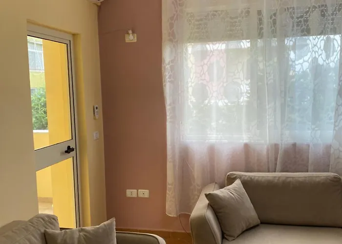 公寓 Comfy One-bedroom Flat In Golem, 1br, 2 Sofas