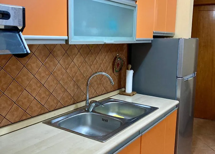 Comfy One-bedroom Flat In Golem, 1br, 2 Sofas 公寓