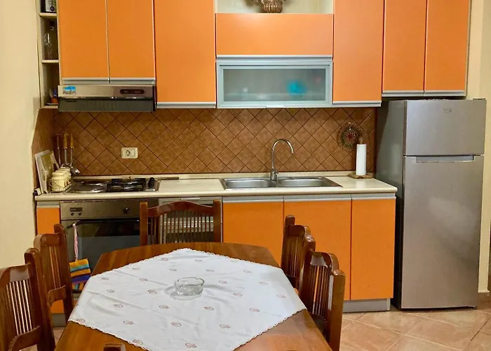 公寓 Comfy One-bedroom Flat In Golem, 1br, 2 Sofas